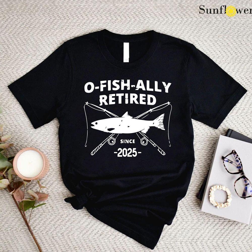 Ofishally Retired Since 2025fishing Retirement 2025 Retirement Officially Retiredfunny Retirementgift For Coworker Gift Design T-shirt
